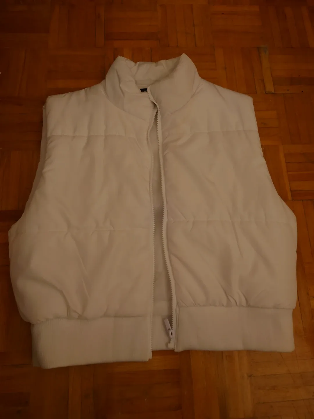 Forever 21 White Puffer Vest - Size L