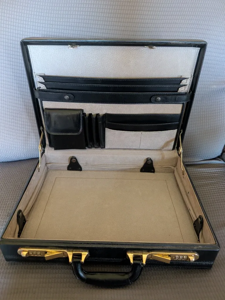 Expanding Leather Briefcase image indicator(4)