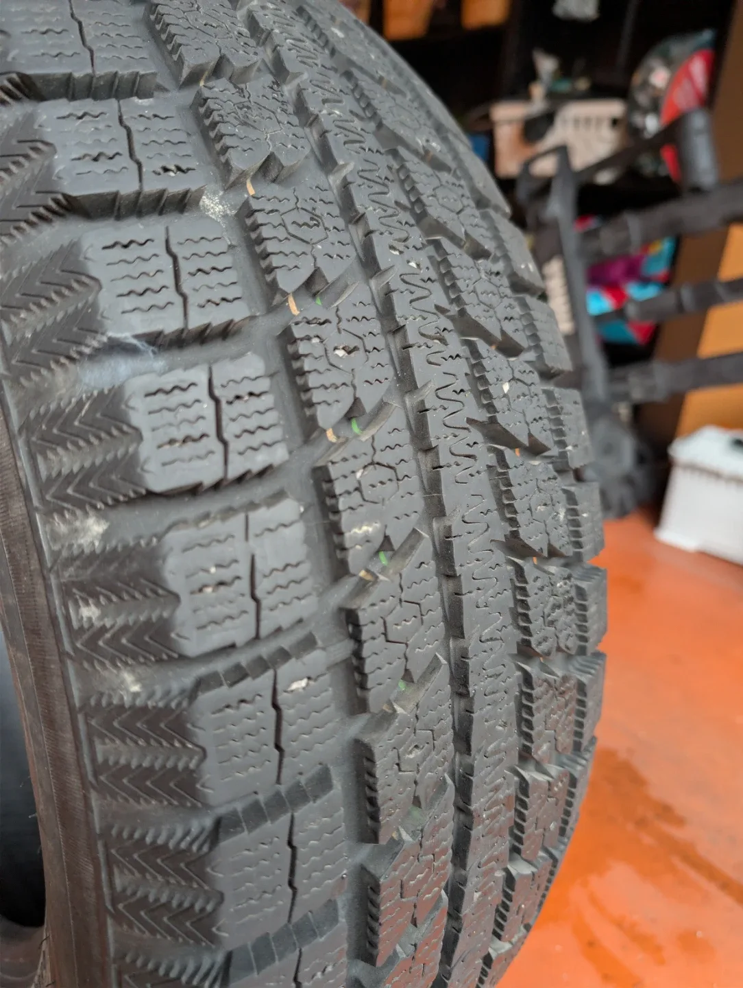 245/65R17 107S Winter Studless Tire image indicator(4)