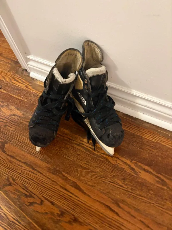 Canstar Mega 10-90 Ice Hockey Skates - Size 6D image indicator(2)