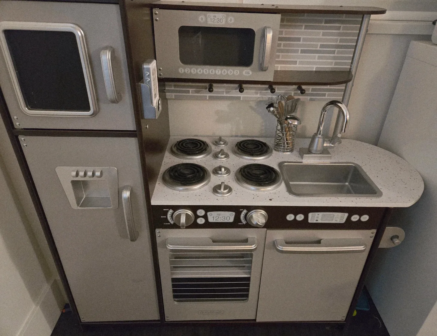 KidKraft Play Uptown Kitchen image indicator(5)