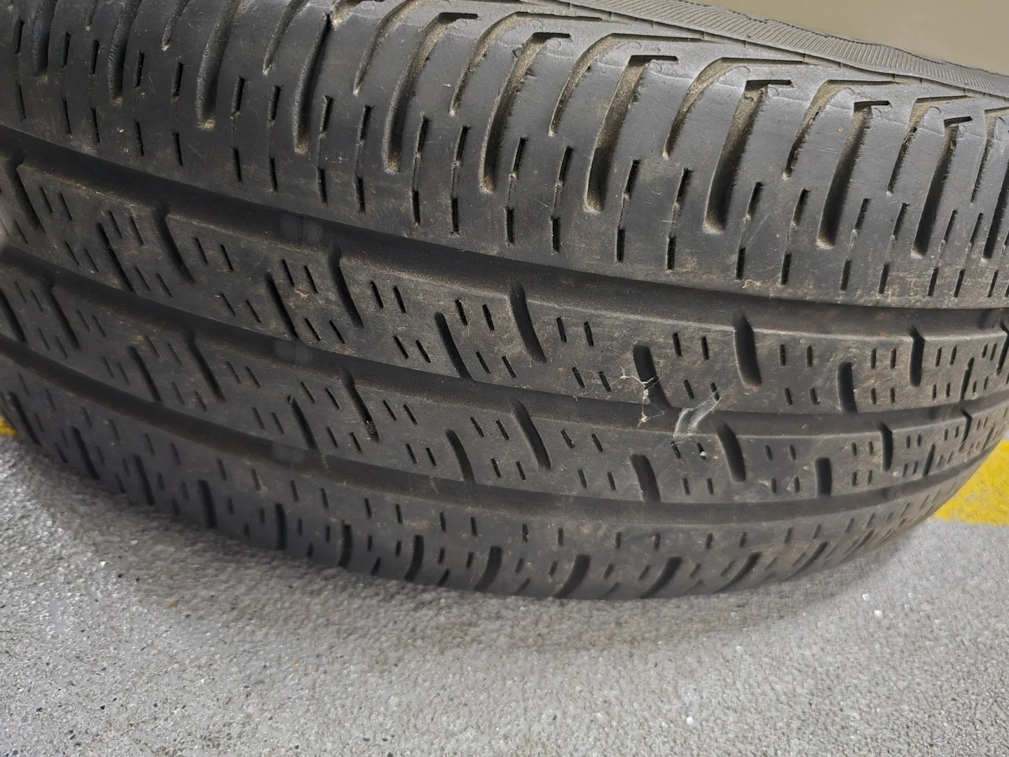 Nissan Wheel with Continental Tire 185/65R15 image indicator(4)