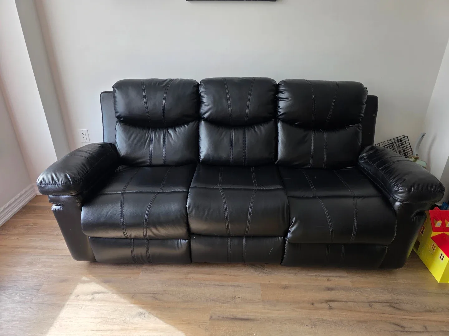 Black Leather Reclining Sofa Set image indicator(3)