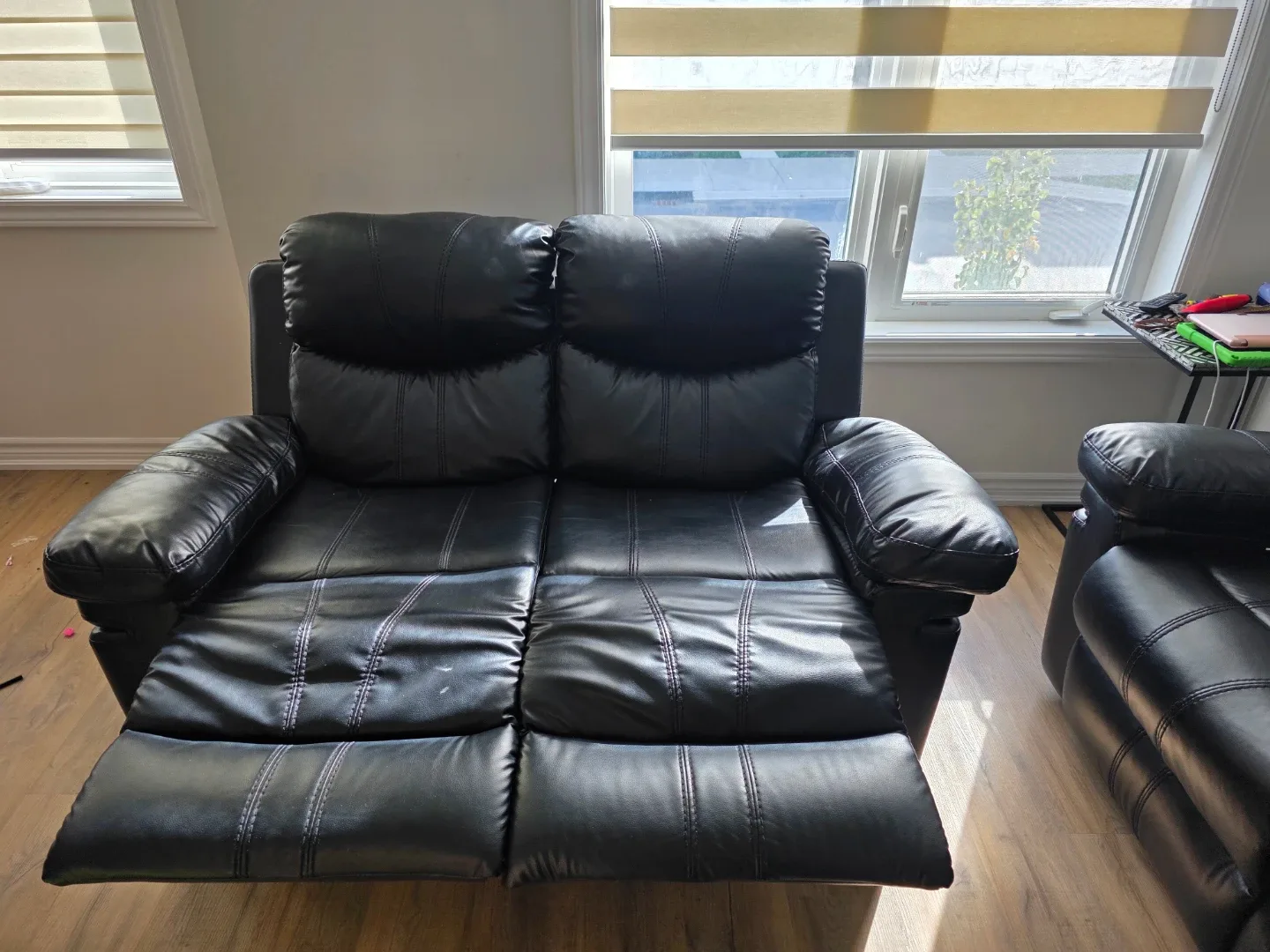 Black Leather Reclining Sofa Set image indicator(8)