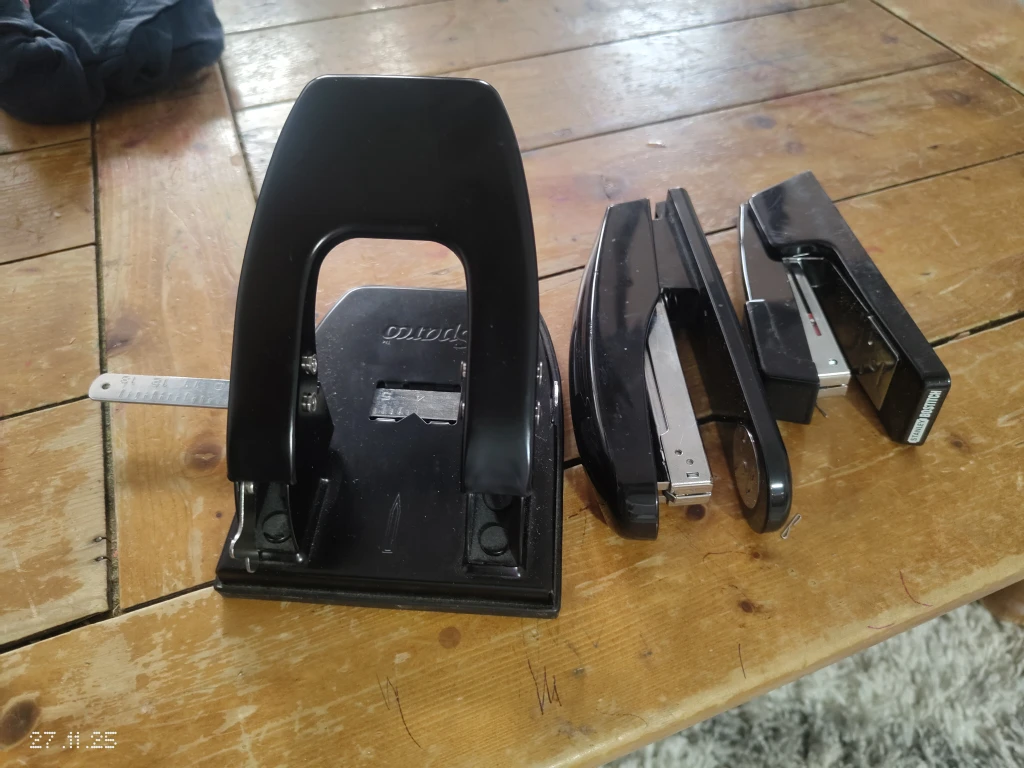 Stapler and hole punch - photo 3