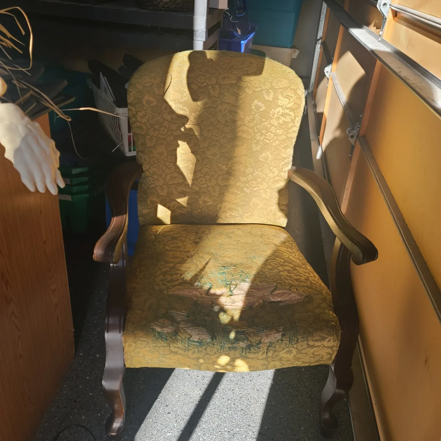 Vintage Armchair - Floral Pattern image indicator(2)