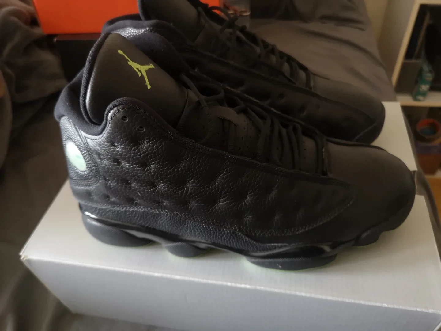 Air Jordan 13 Retro Black/Green Altitude Size 9.5 image indicator(2)