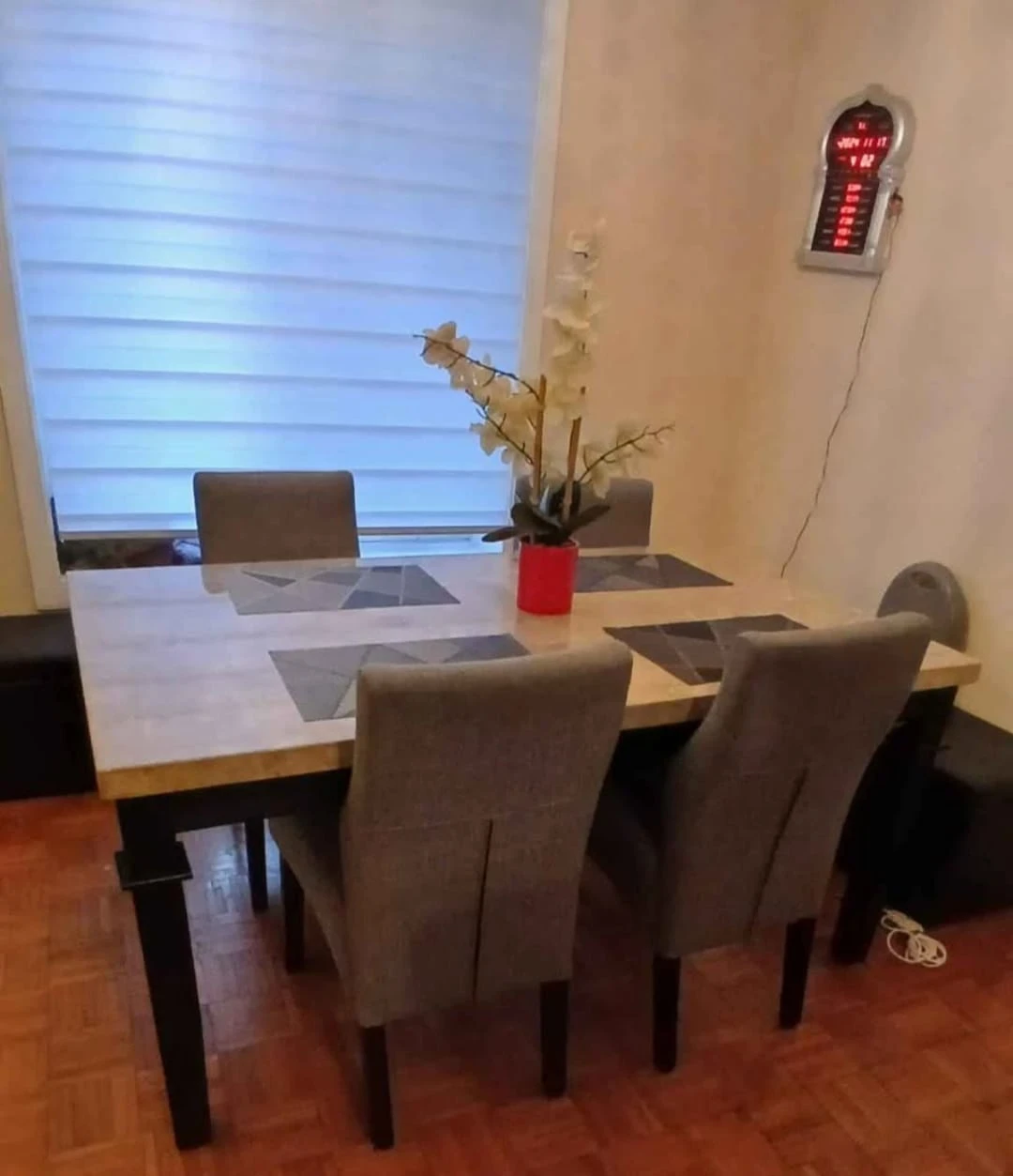 Dining Table with 4 Chairs