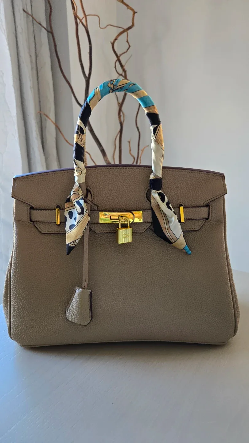 Leather Handbag image indicator(3)