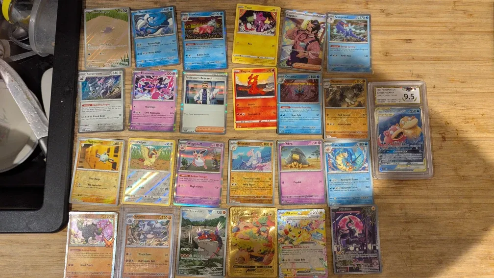 Mixed Lot of Trading Cards image indicator(4)