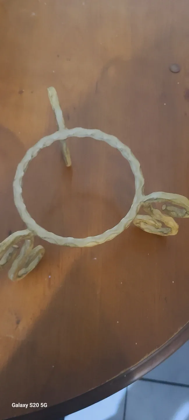 Glass Bowl with Decorative Stand image indicator(3)