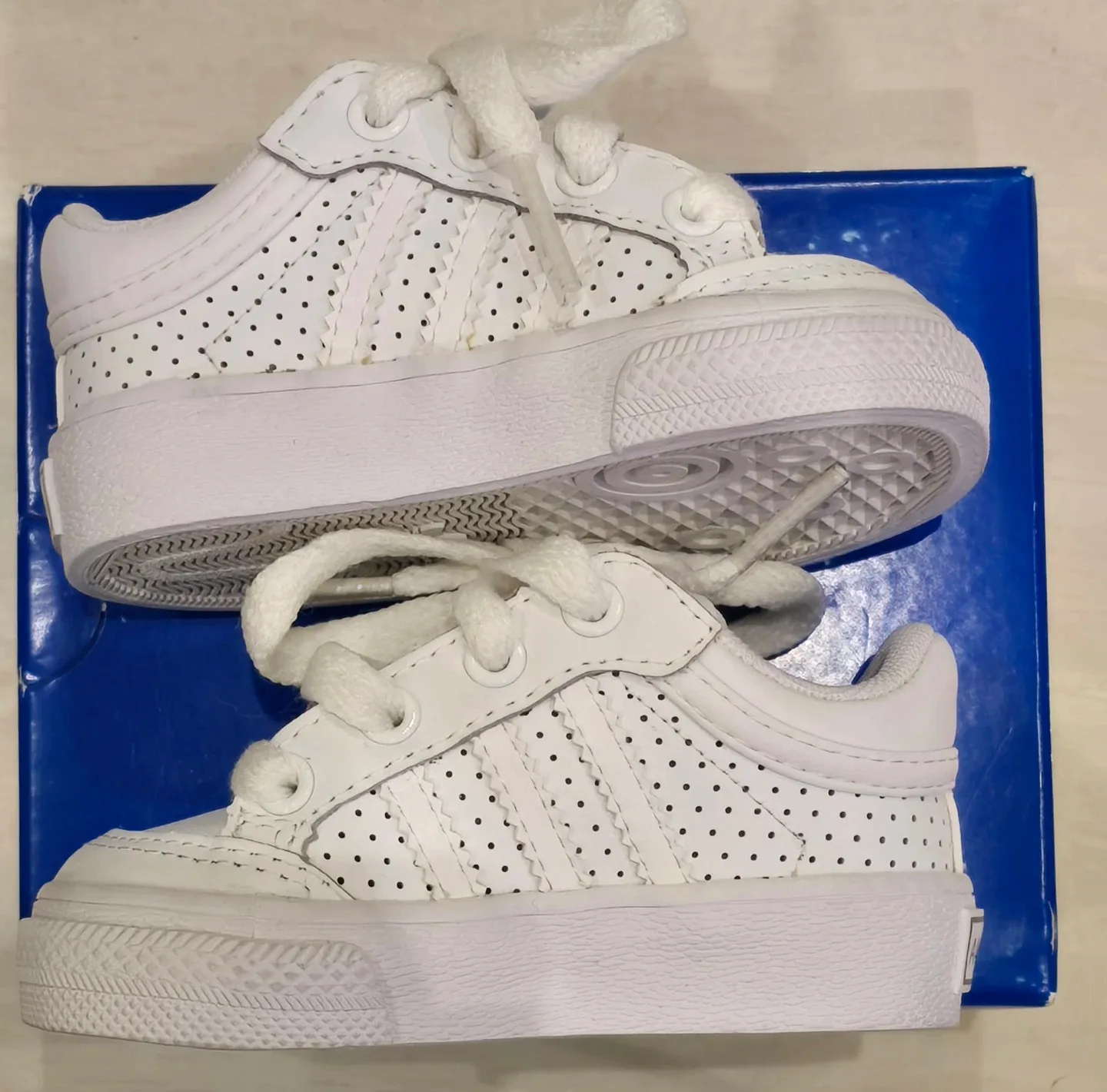 Cute Adidas Americana Baby/Toddler Shoes! - Size 3 image indicator(4)