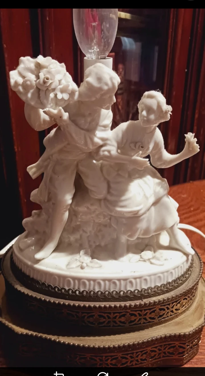 Gorgeous Vintage Dresden Fine German Porcelain Figurine Lamp - photo 3
