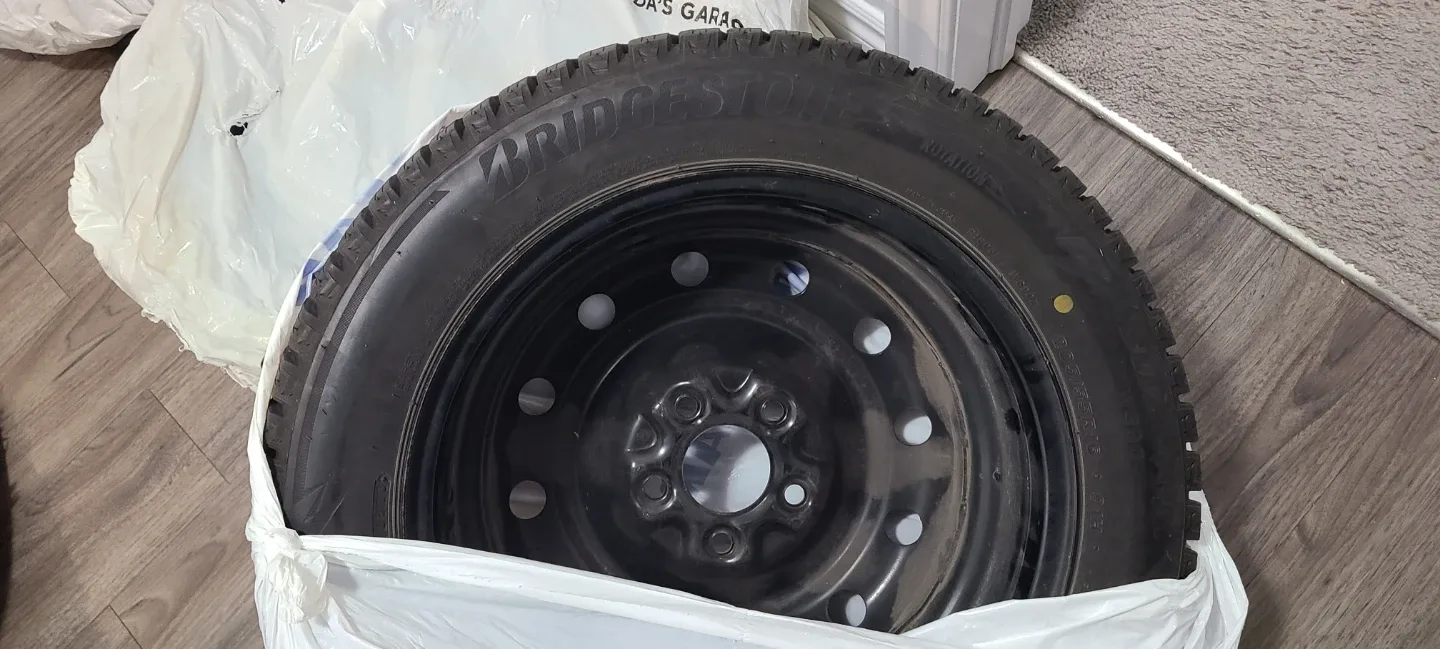 Bridgestone Winter tires with Rims - 205/55 R16 image indicator(3)