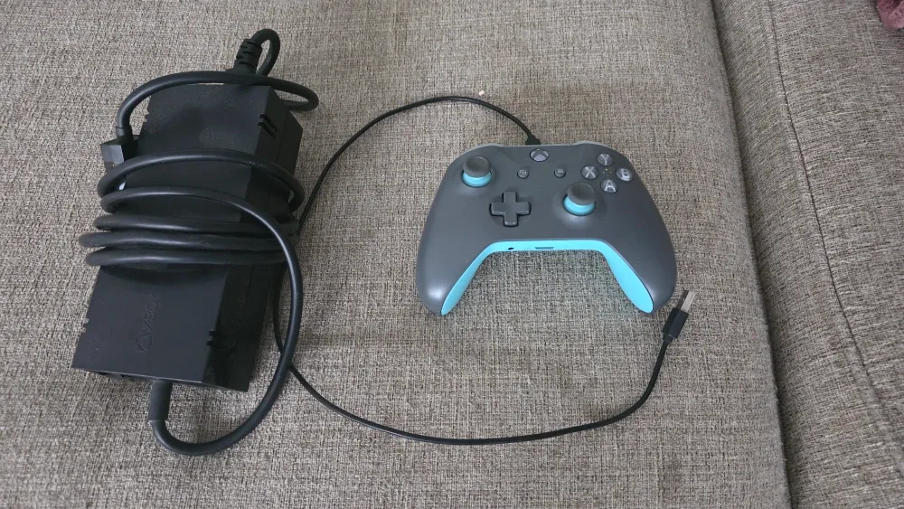 Xbox One Console - Model 1540 image indicator(4)