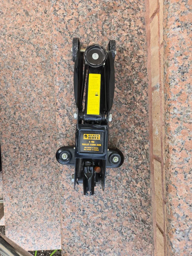 Black Bull 2 Ton Trolley Floor Jack image indicator(2)