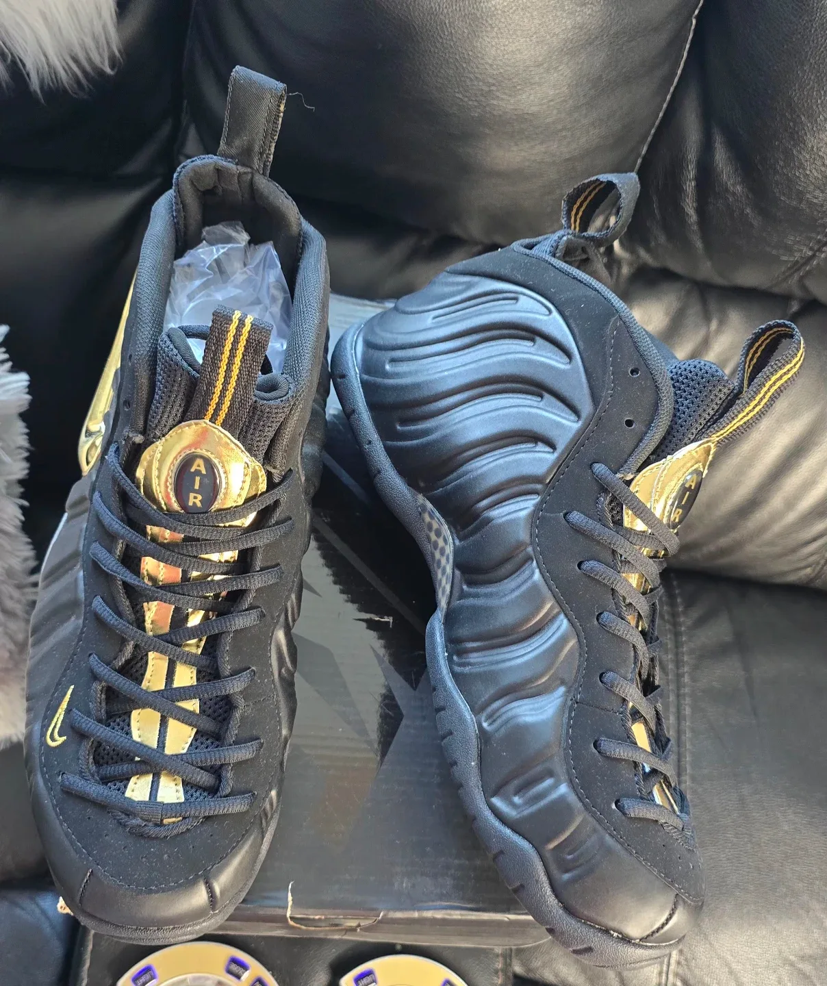 Brand new Foamposite Pro Black Gold for sale image indicator(5)