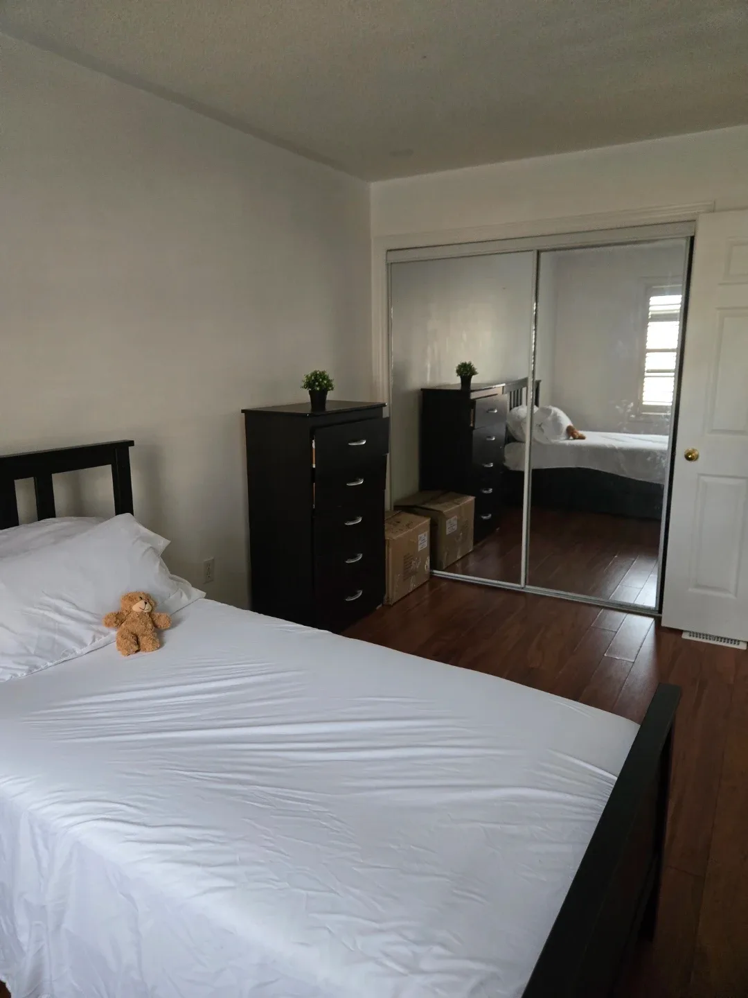 Private room for rent on upper floor image indicator(2)