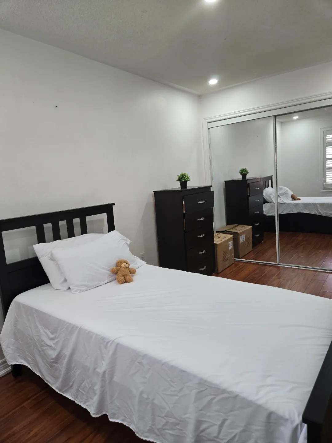 Private room for rent on upper floor image indicator(4)