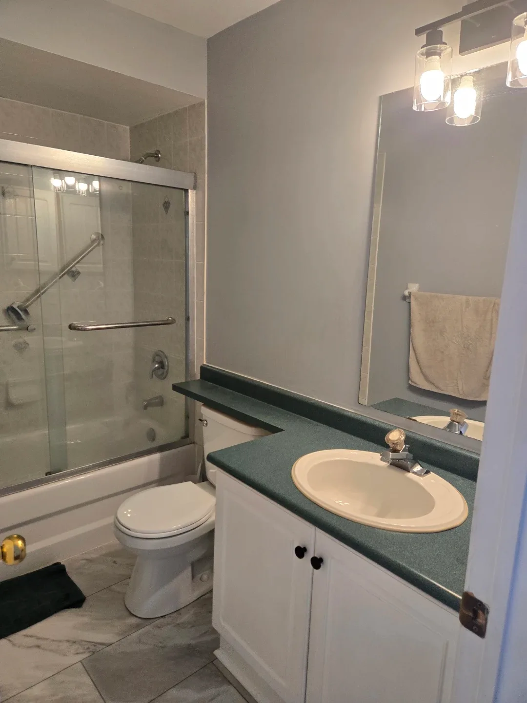 Private room for rent on upper floor image indicator(5)