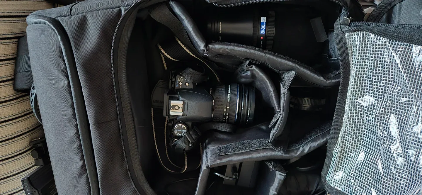 Olympus E-620 DSLR Camera with Lenses image indicator(2)