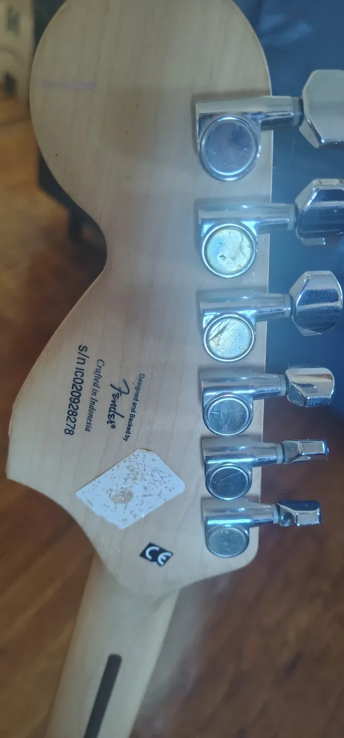 Squier by Fender 20th Anniversary Strat image indicator(4)