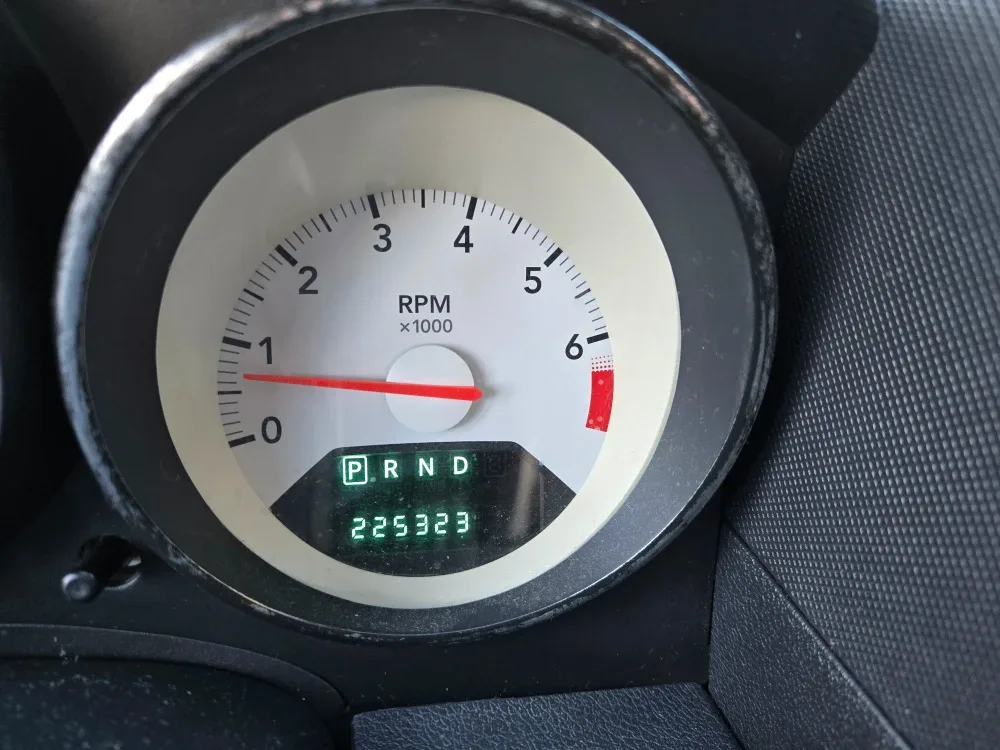 Dodge Caliber - Black image indicator(4)