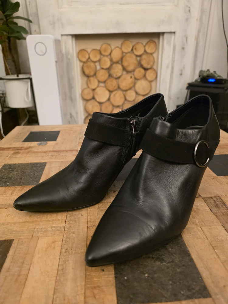 Nine West Black Leather Pointed Ankle Boots - Size 8.5M
