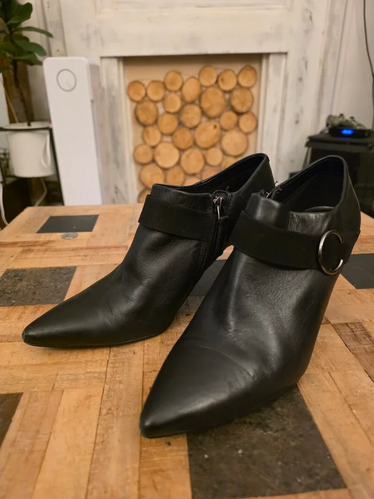 Nine West Black Leather Pointed Ankle Boots - Size 8.5M