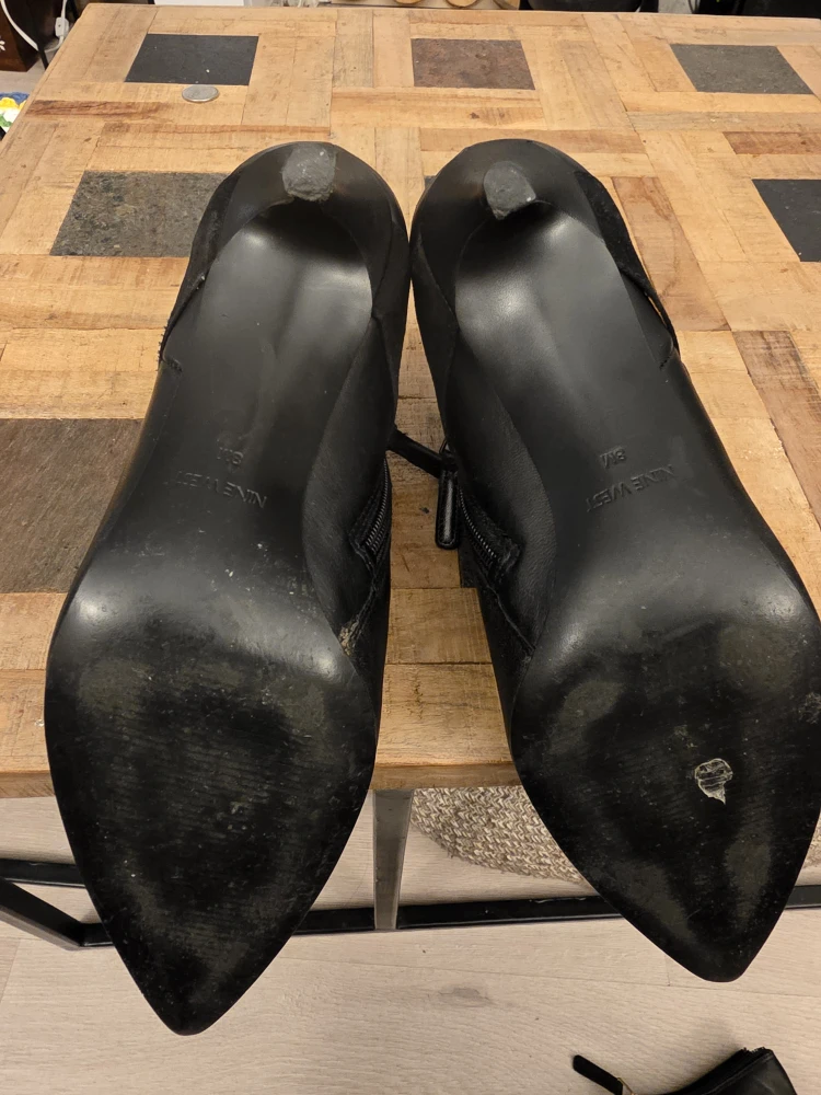 Nine West Black Leather Pointed Ankle Boots - Size 8.5M - photo 2