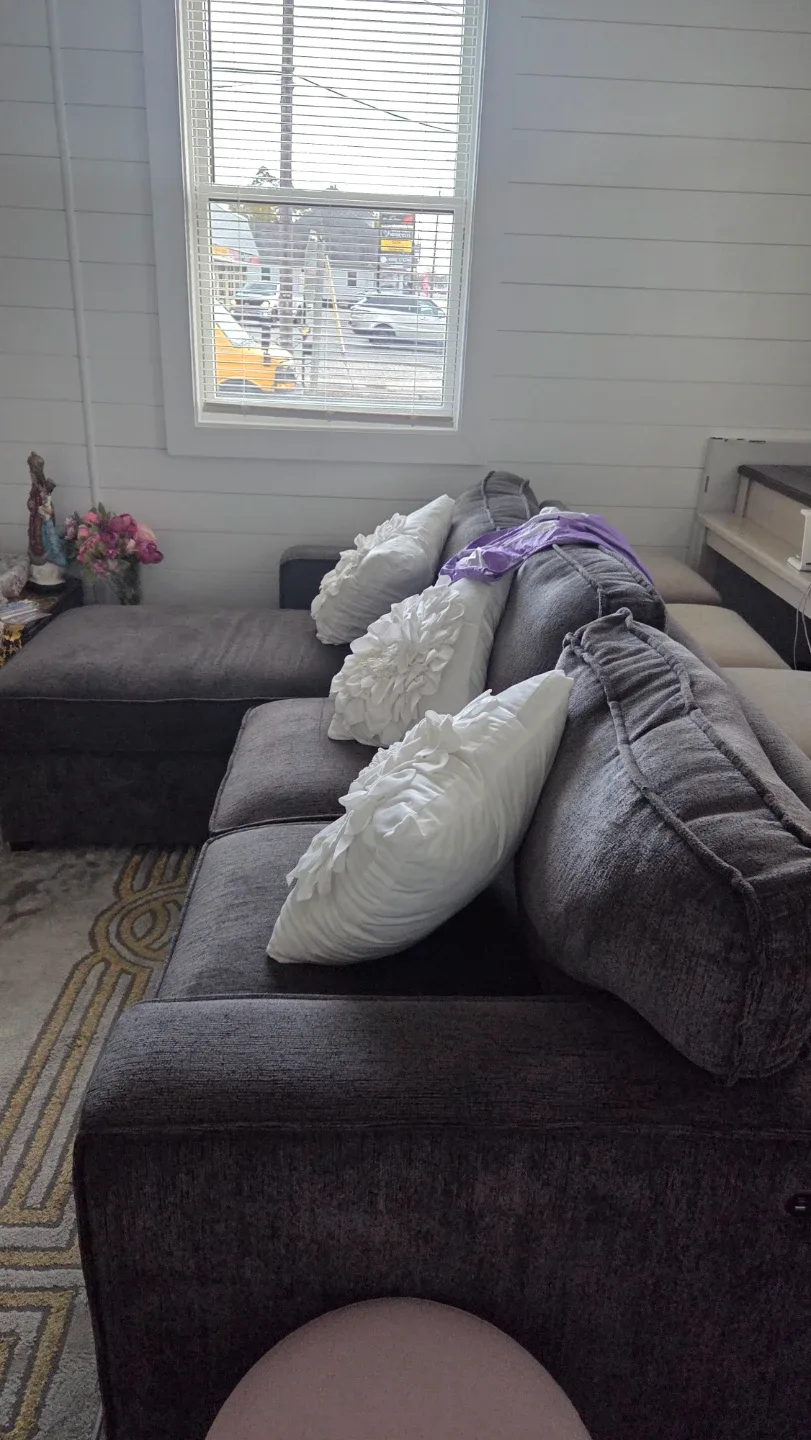 Comfortable Gray Sectional Sofa image indicator(2)