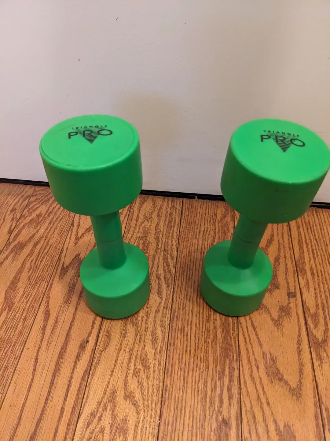 2 Triangle Pro Green 3.5 lb each Dumbbells image indicator(2)