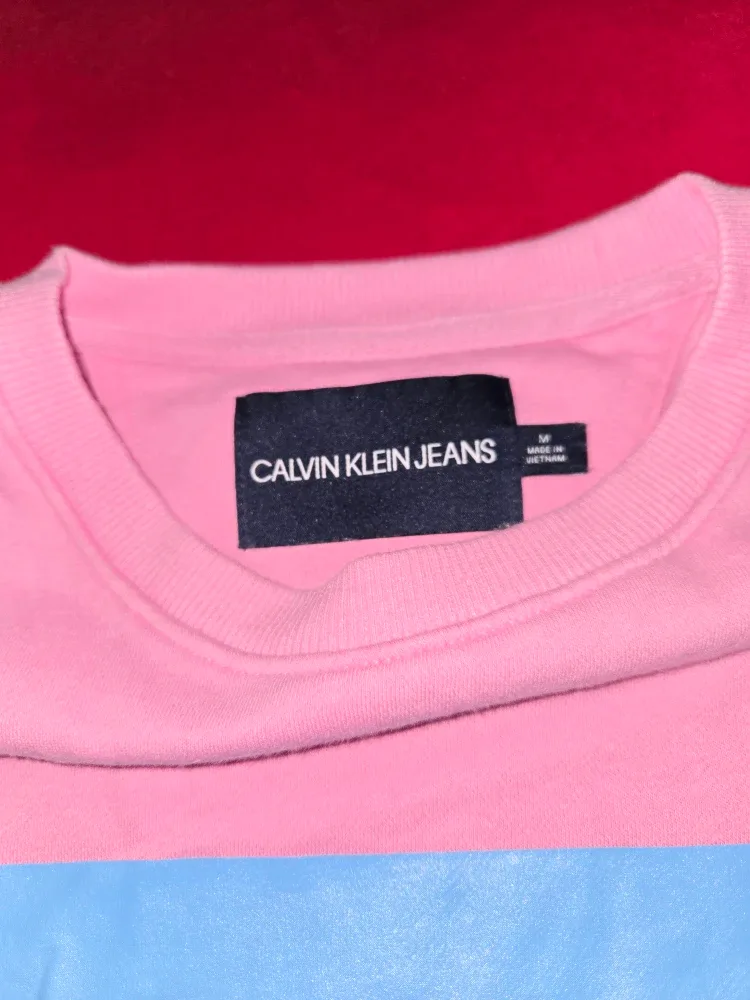 CK Pink Sweatshirt - Size M image indicator(2)