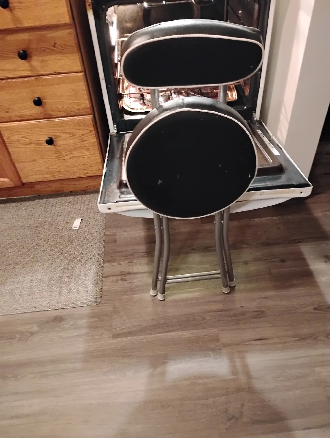 Vintage Folding chair image indicator(2)