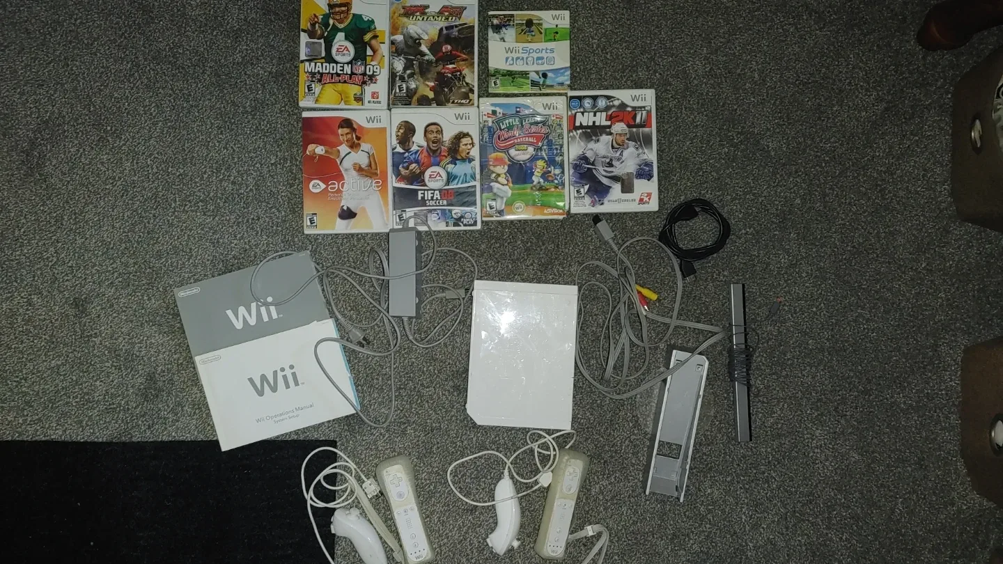 Nintendo Wii Console Bundle with Games image indicator(2)
