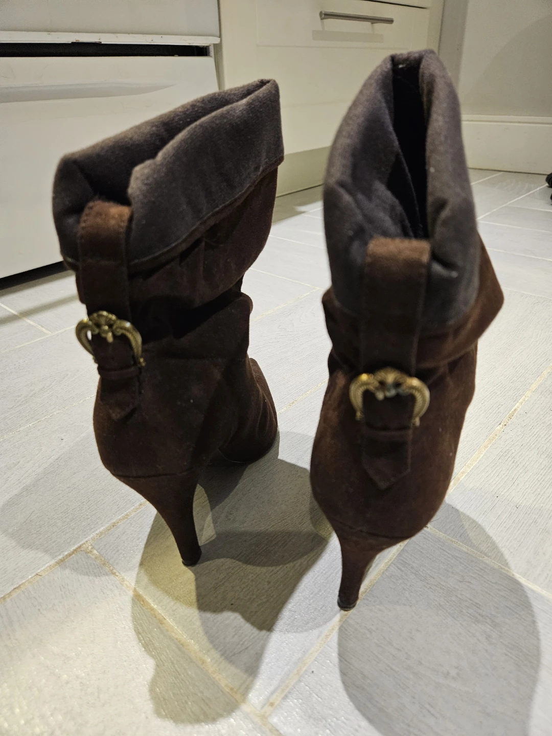 Women's brown suede boots - photo 2