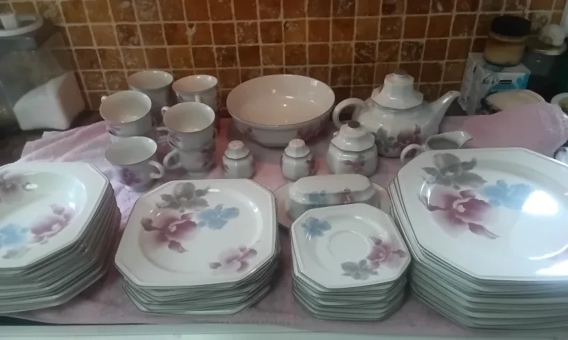 Mikasa complete set of Dishes for 8 with lots  of Serving Pieces
