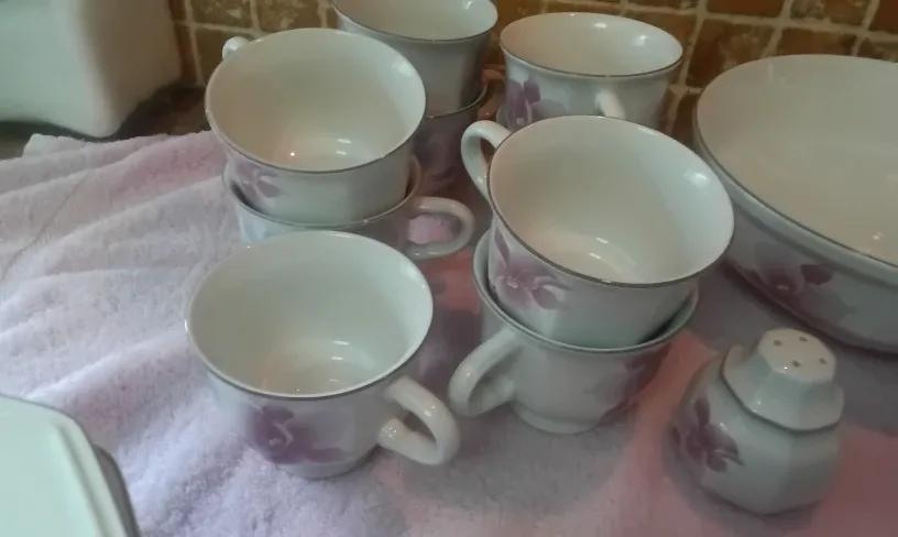 Mikasa complete set of Dishes for 8 with lots  of Serving Pieces image indicator(3)