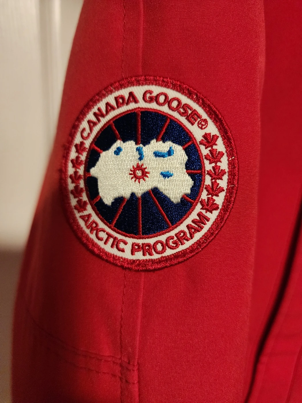 Canada Goose Jacket – Like New, Men's small size - photo 2