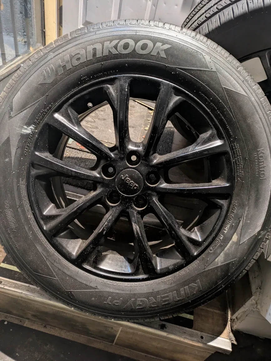 Hankook Kinergy PT 225/65R17 Jeep Wheel
