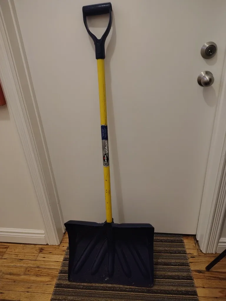 Sturdy Yukon Snow Shovel - Plastic Blade 17.5in  $10 image indicator(2)