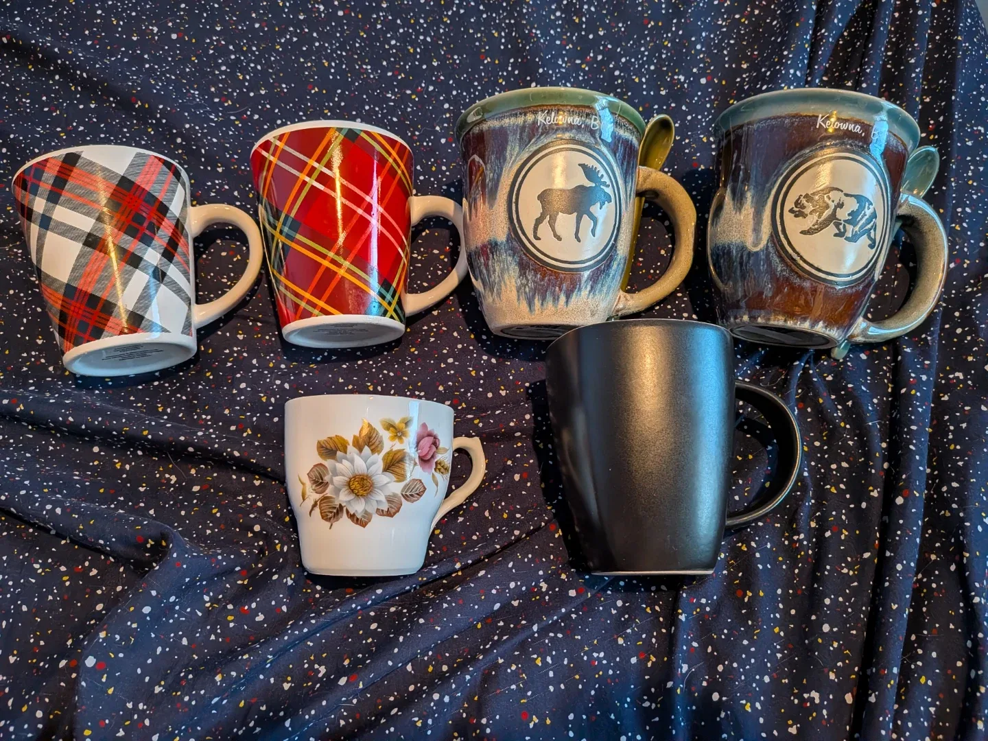 Assorted Kitchen Utensils, Mugs, Punch Bowl, Roaster, Cookware image indicator(2)