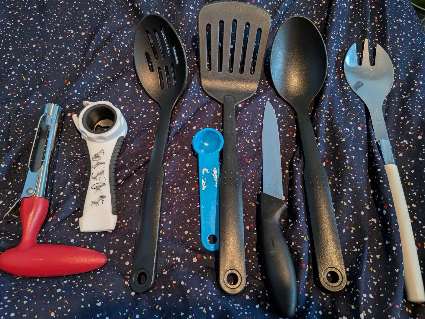 Assorted Kitchen Utensils, Mugs, Punch Bowl, Roaster, Cookware image indicator(3)