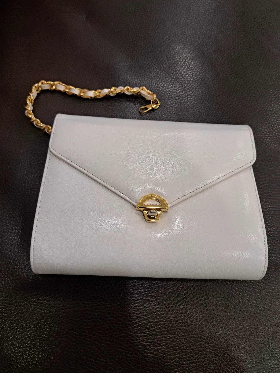 White Clutch with Gold Chain image indicator(2)