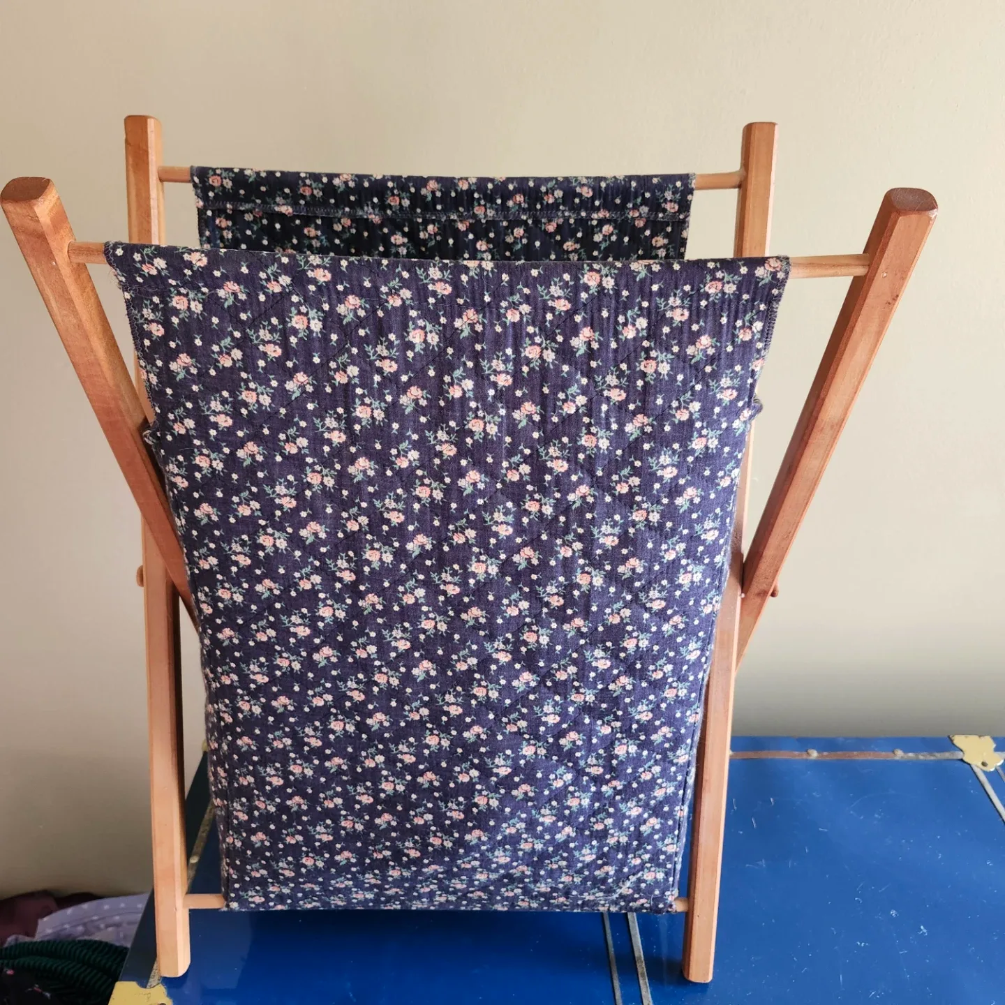 Knitting Needles, Yarn, and Fabric Rack image indicator(5)