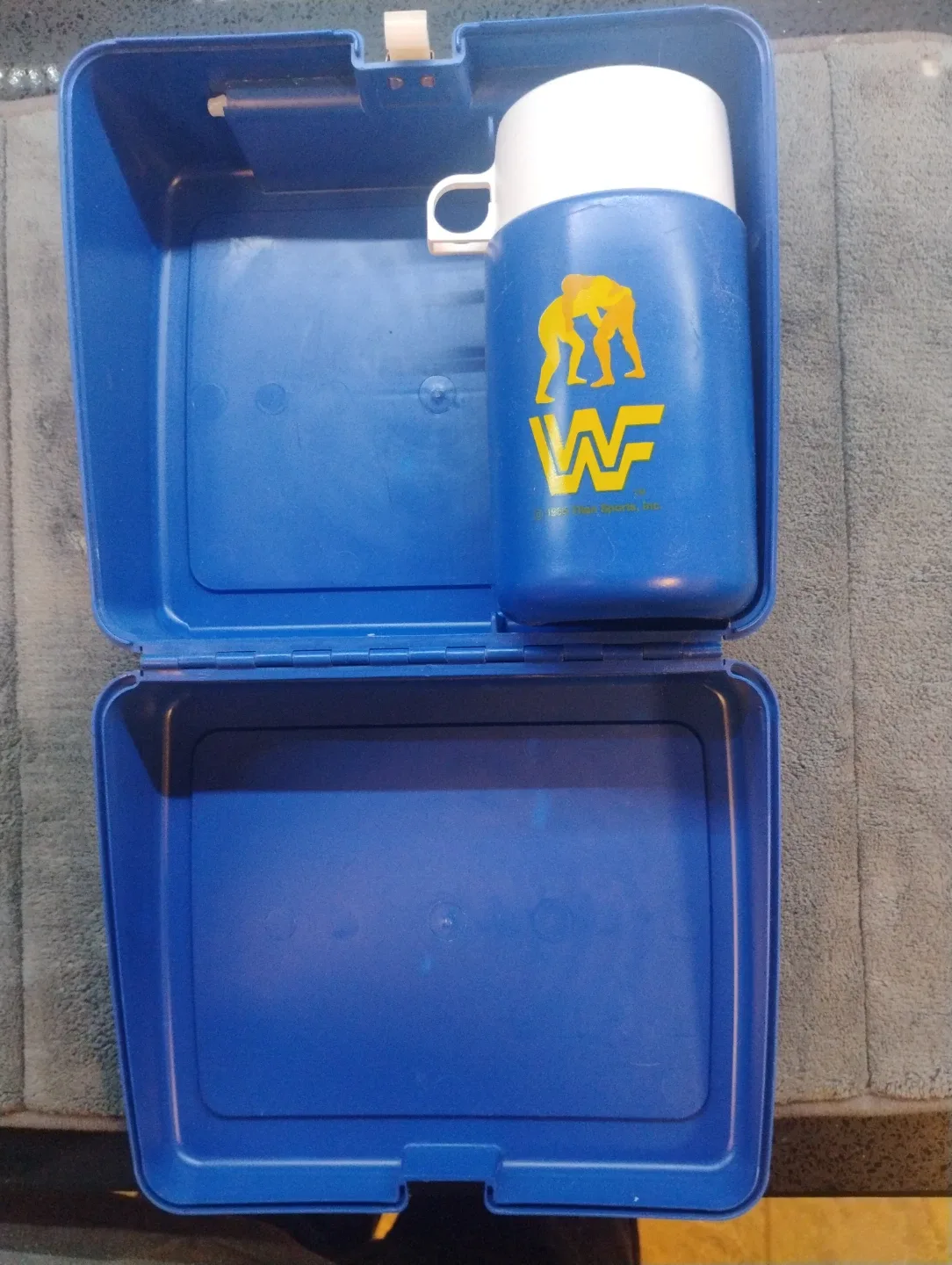 Vintage WWF Lunchbox with Thermos image indicator(2)