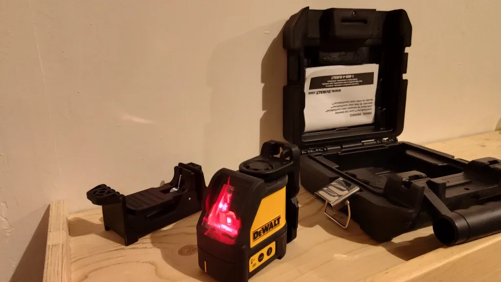 DeWalt DW088 Line Laser Level with Case image indicator(3)