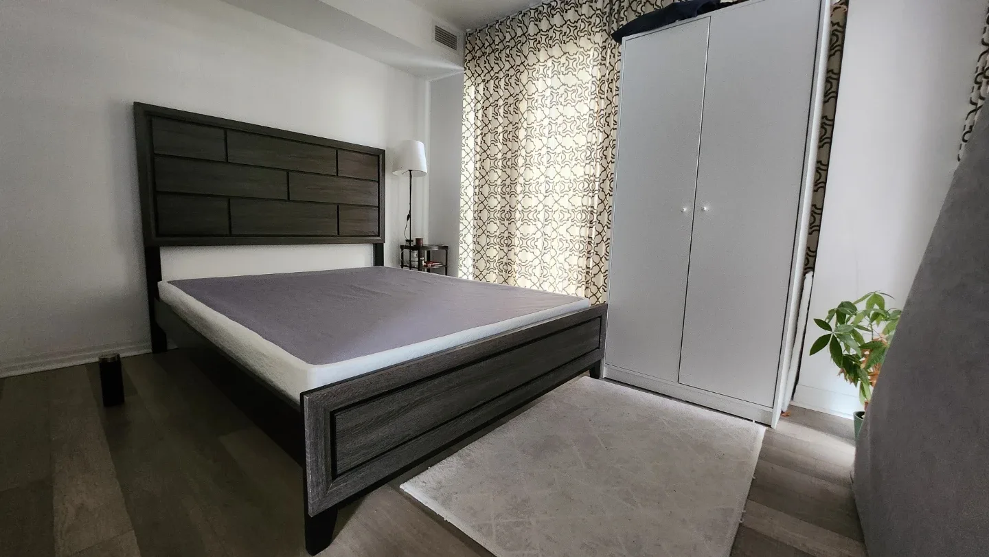 Queen Size Bed Frame for Sale – Excellent Condition image indicator(8)