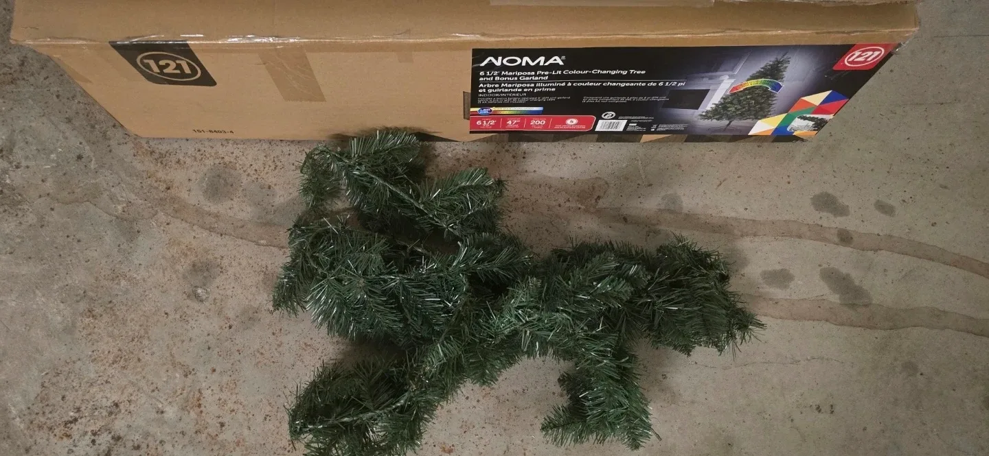 NOMA 6 1/2' Mariposa Pre-Lit Colour-Changing Tree image indicator(3)