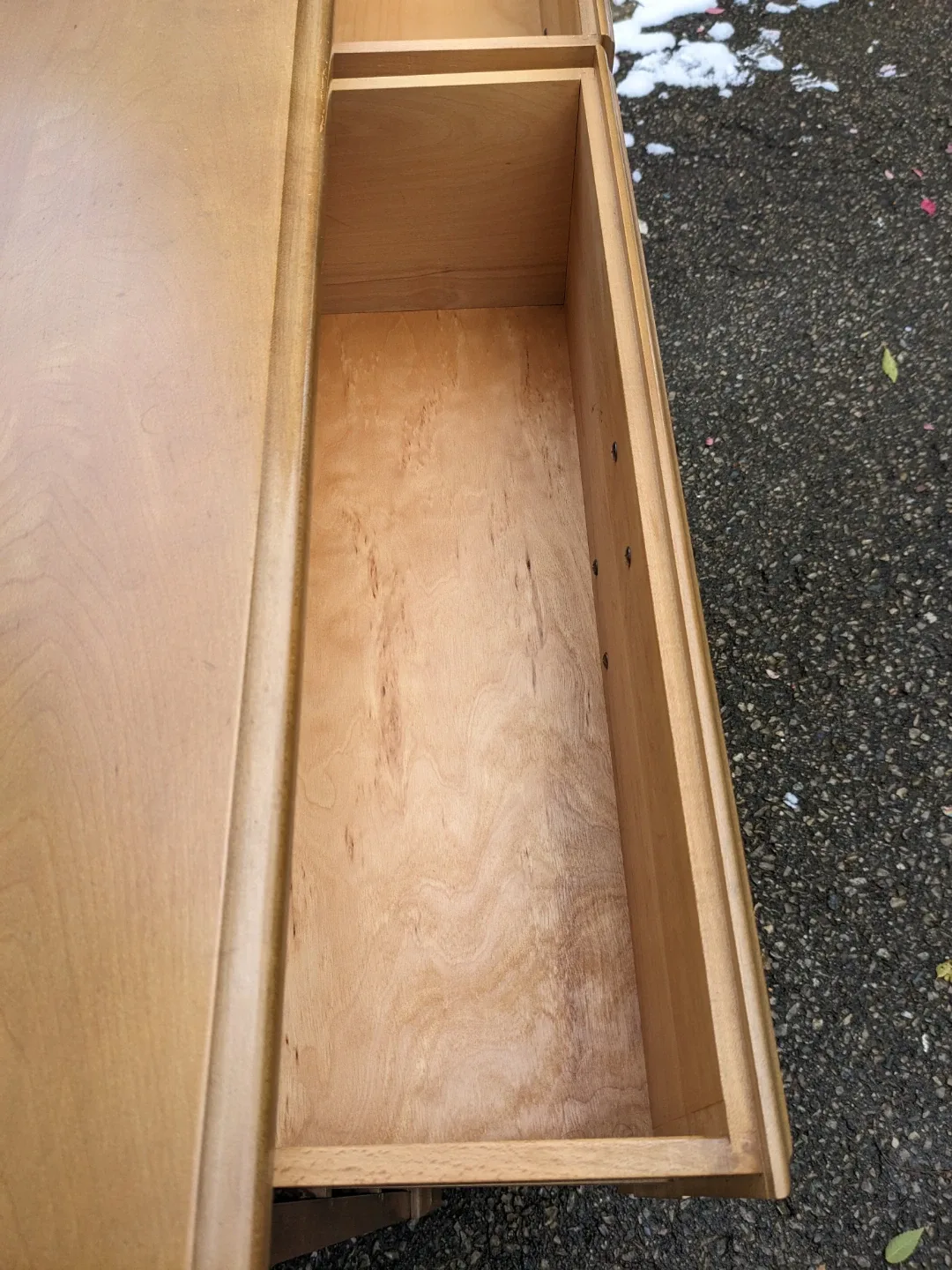 6 Drawer Dresser in Solid Maple image indicator(9)